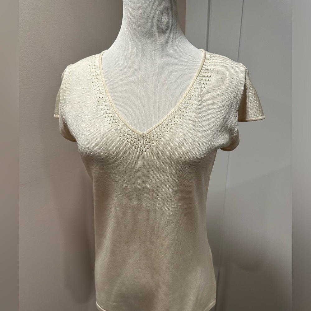 BANANA REPUBLIC 100% silk knit eyelet detail along v neckline VINTAGE